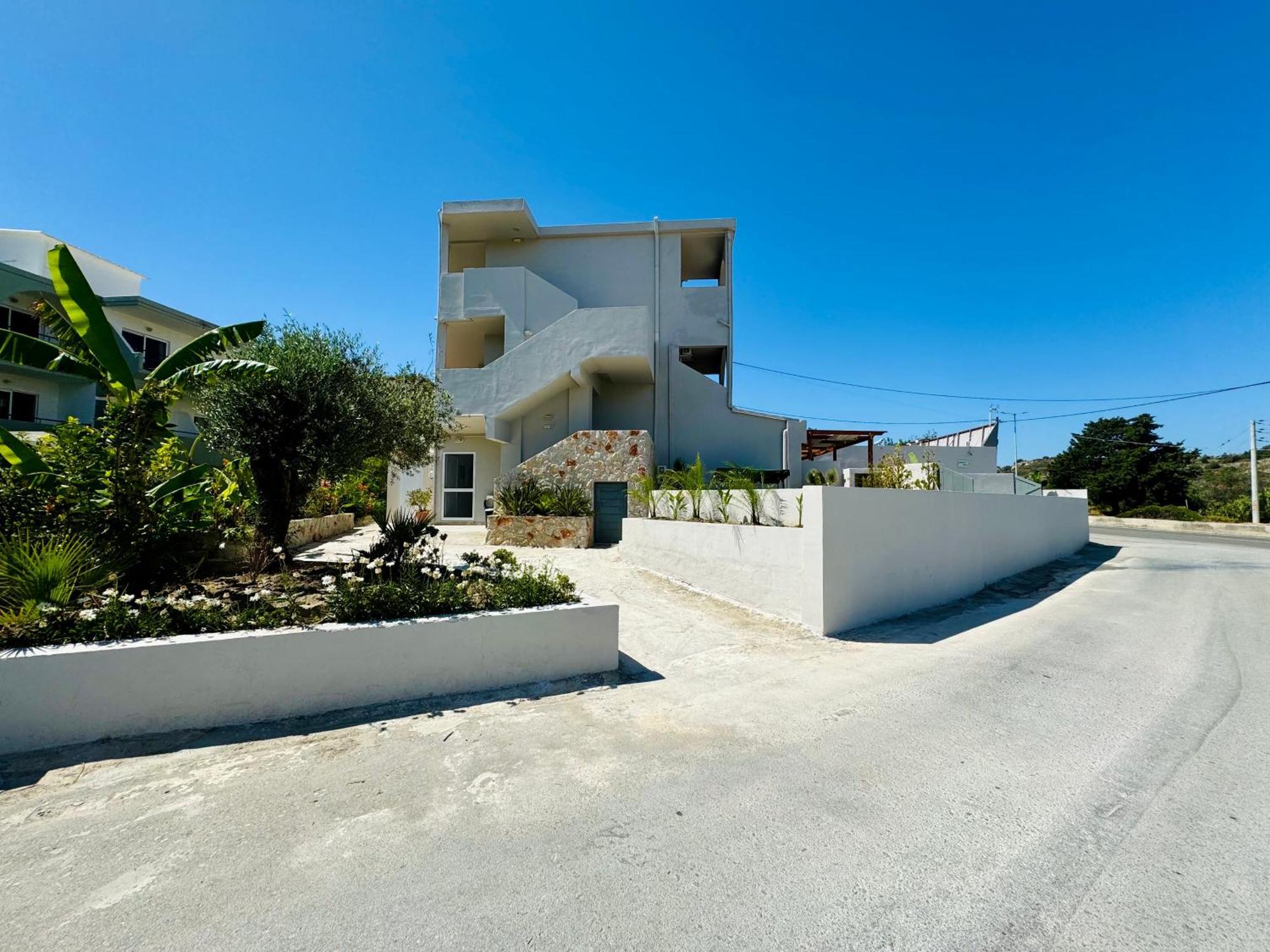 Peter's Place deluxe studios Faliraki Exterior foto