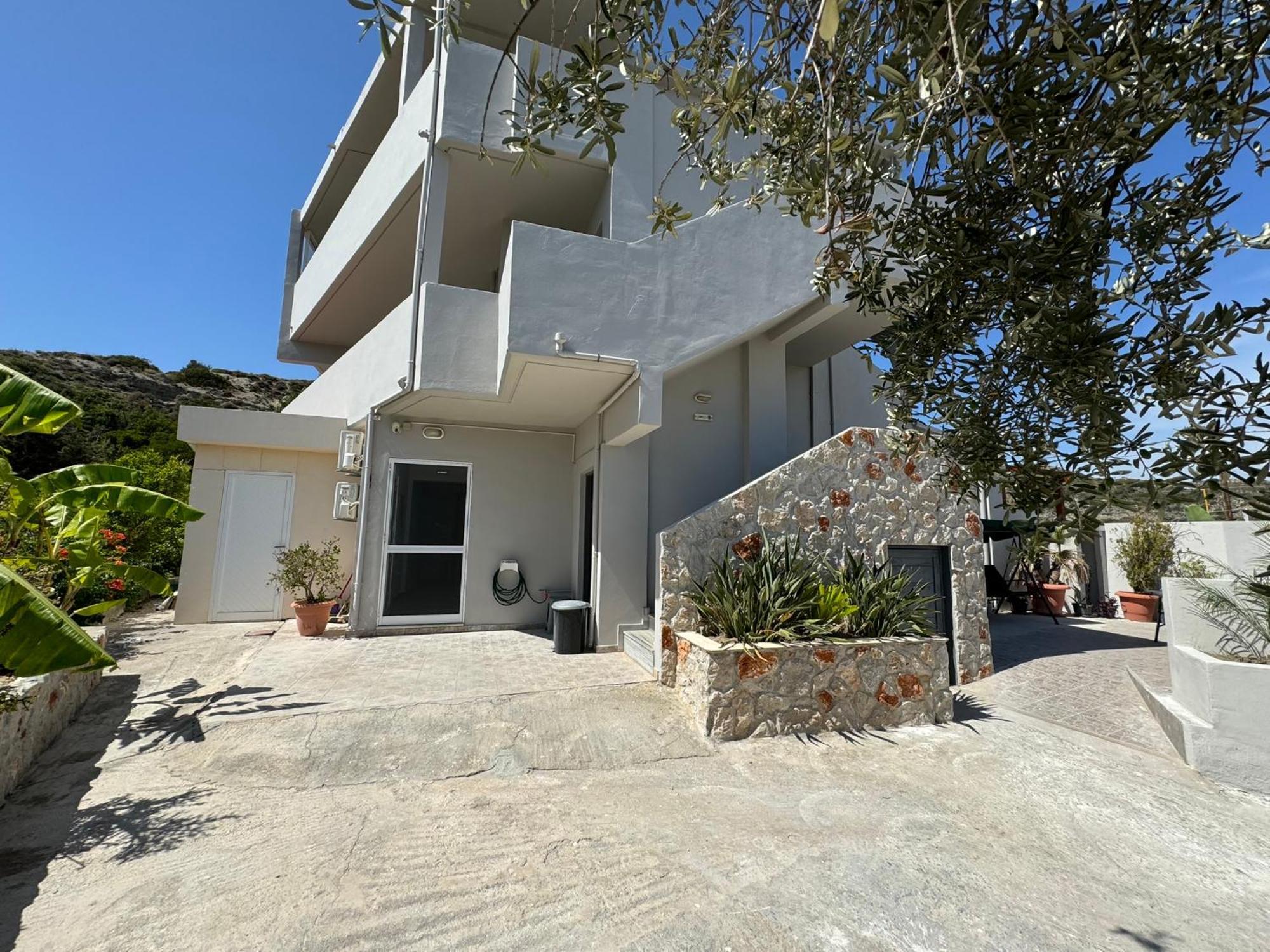 Peter's Place deluxe studios Faliraki Exterior foto